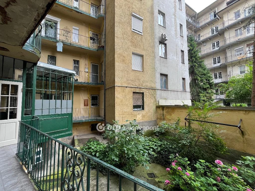 For sale brick flat, Budapest XII. kerület, Mom Park