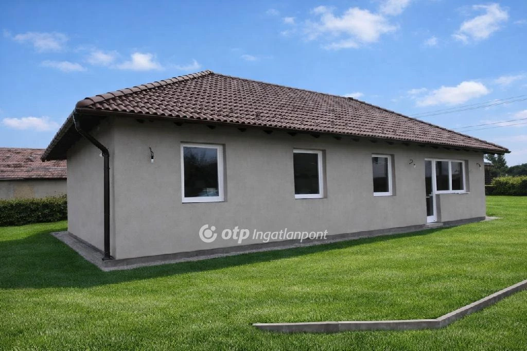 Eladó családi ház, Szabadegyháza, Központ