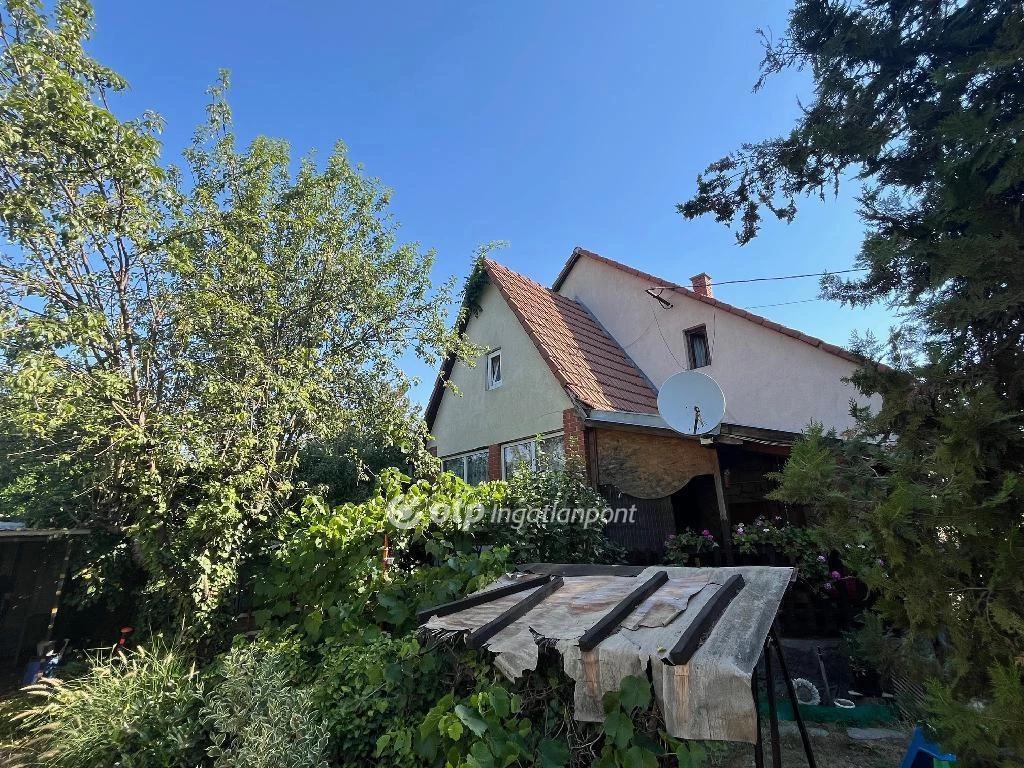 Eladó családi ház, Sárosd, Vasútállomás