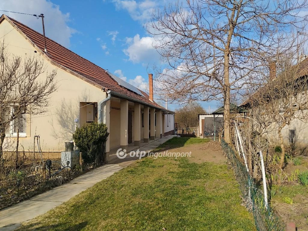 Eladó családi ház, Seregélyes, Csendes