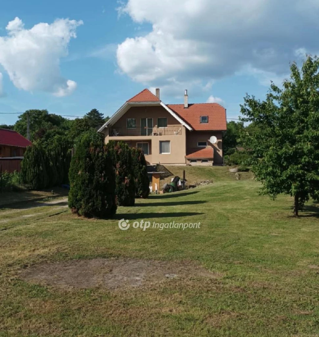 c3-1-name c2-1-name, Fehérvárcsurgó, Kiskút