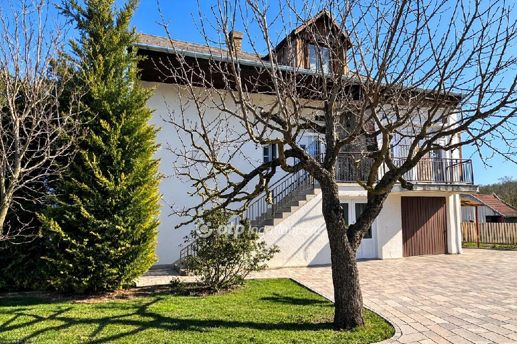 Eladó családi ház, Vértesacsa, Központ