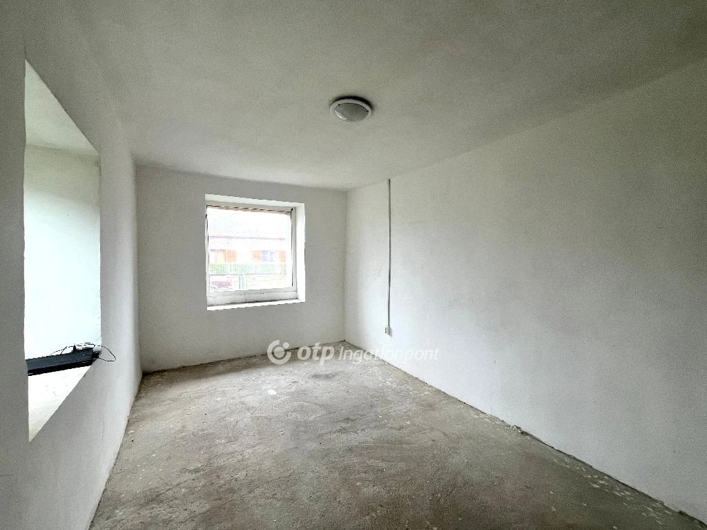 Eladó családi ház, Alap, Alap