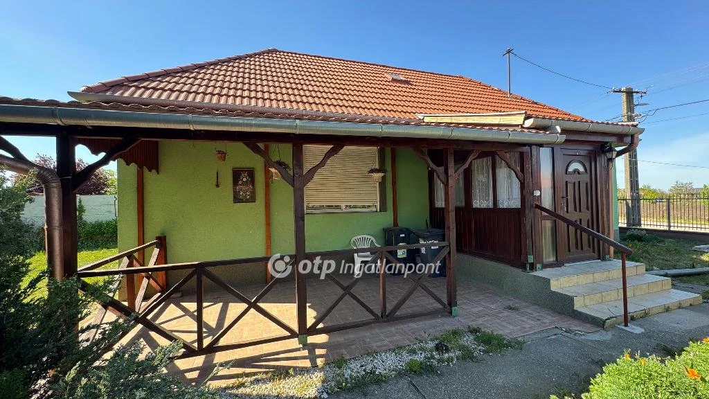 Eladó családi ház, Szabadegyháza, Központ