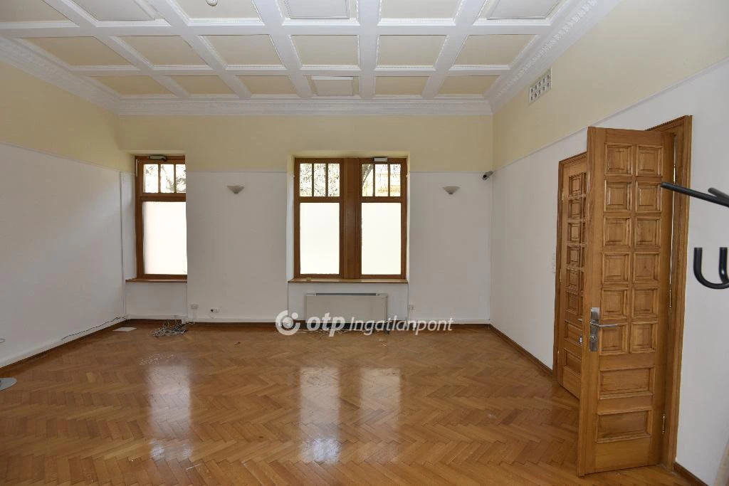 Eladó Üzlethelyiség, Kaposvár