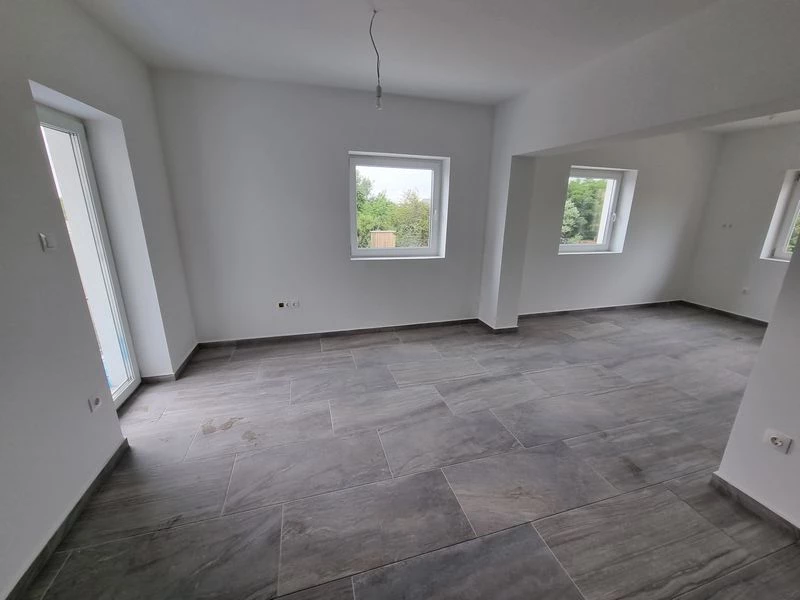 Eladó téglalakás, Százhalombatta