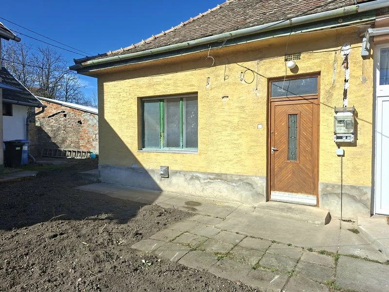 Eladó téglalakás, Biatorbágy