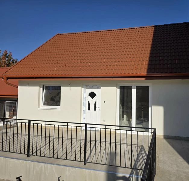 Eladó ikerház, Besnyő