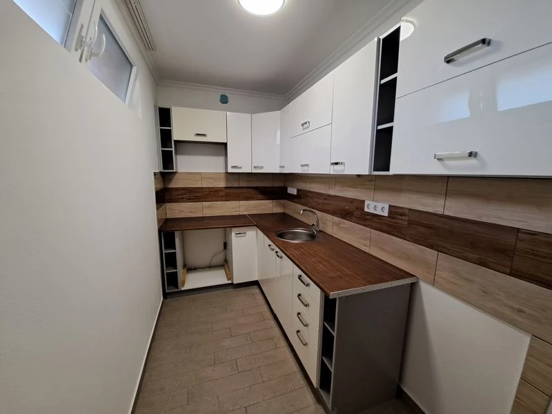 For rent brick flat, Érd