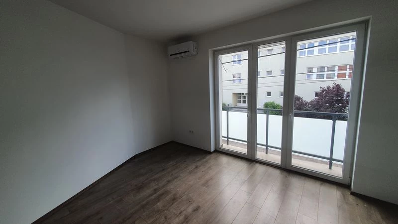 For sale brick flat, Érd