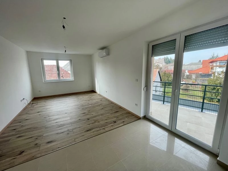 For sale brick flat, Érd