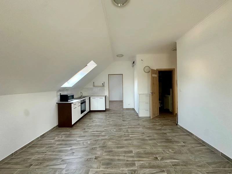 For rent brick flat, Érd