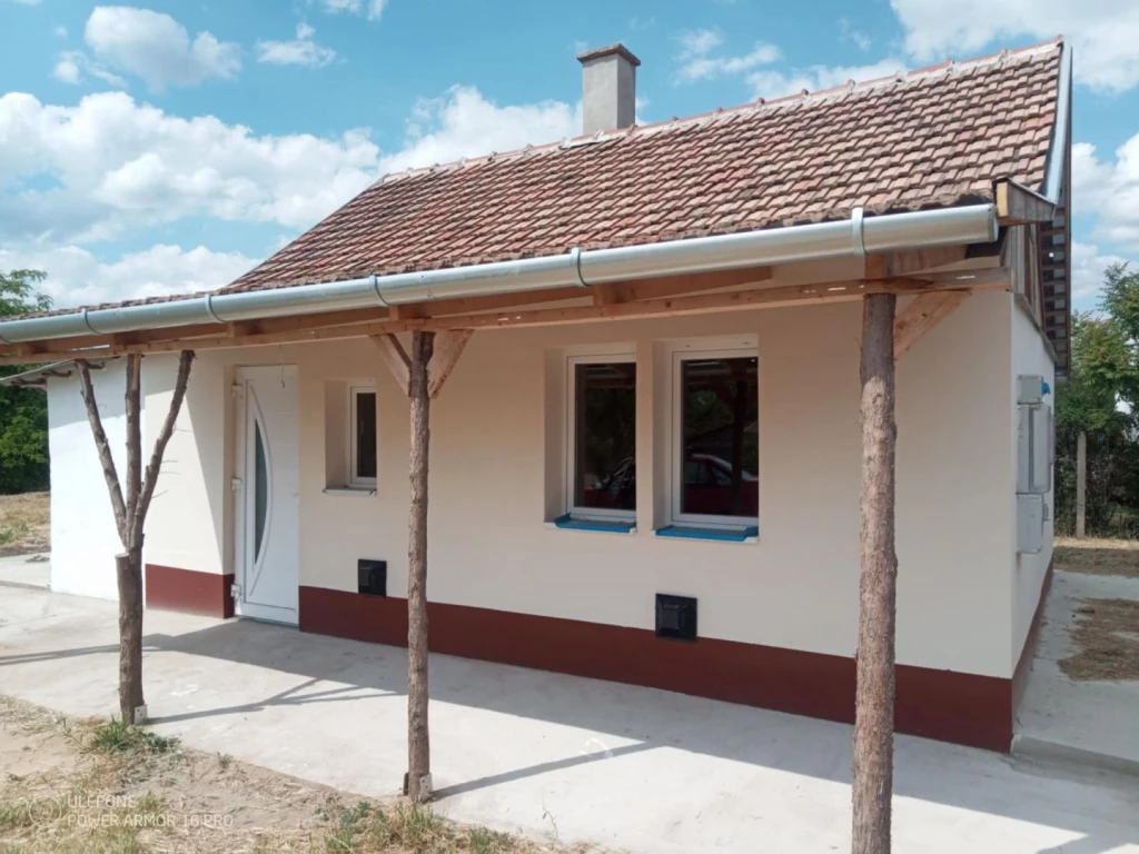 Hajdúsámson-Sámsonkertben egy nettó 30 m2-es, 1 szobás, fürdőszobás, jó állapotú, jogilag rendezett ház eladó!