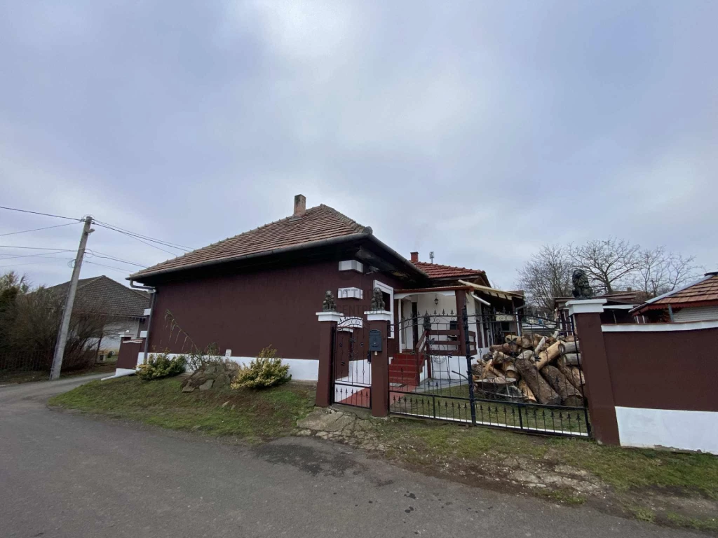 Eladó családi ház, Verseg, Verseg