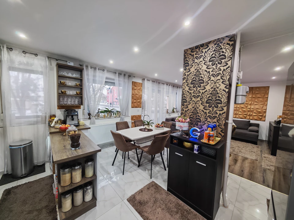 Eladó téglalakás, Marcali