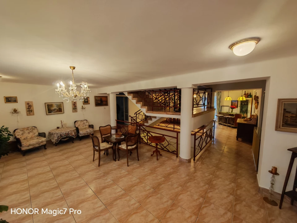 Eladó családi ház, Látrány