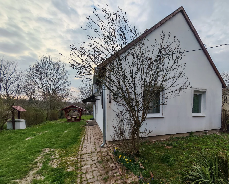 Eladó családi ház, Tikos