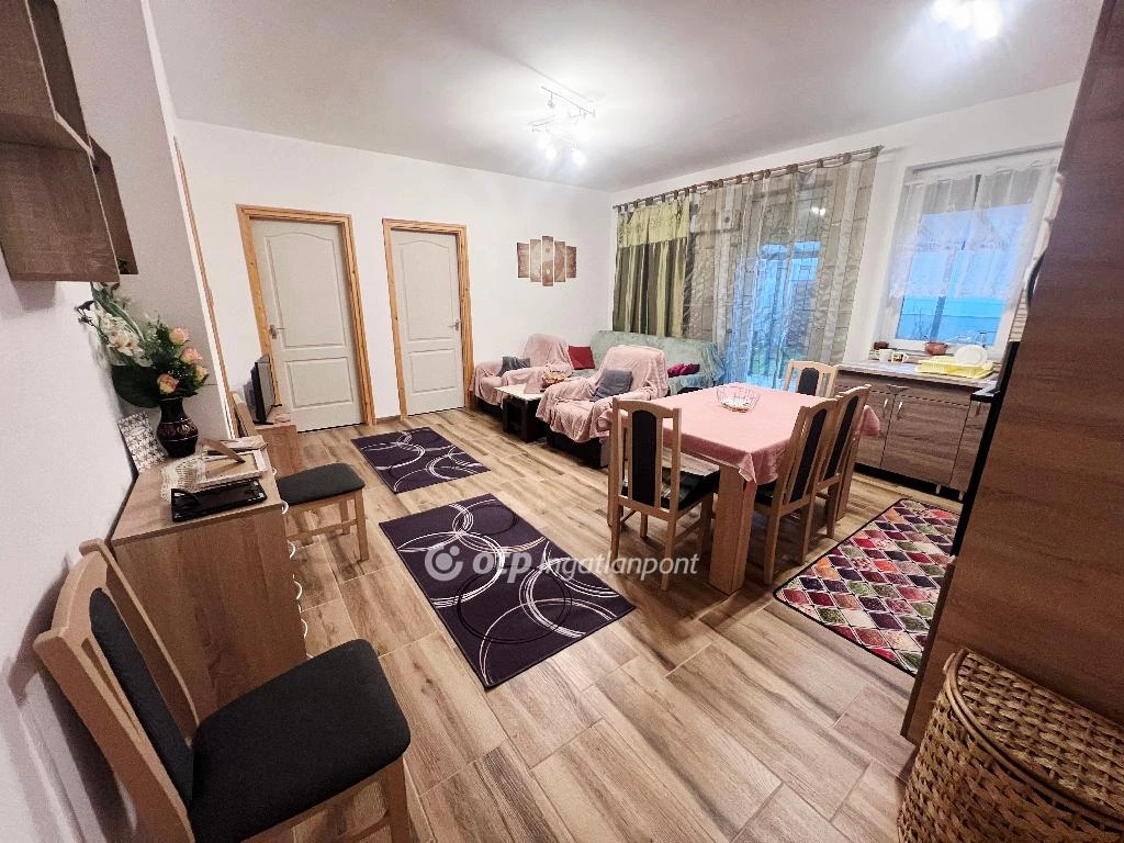 Eladó ikerház, Tököl, Hősök Tere