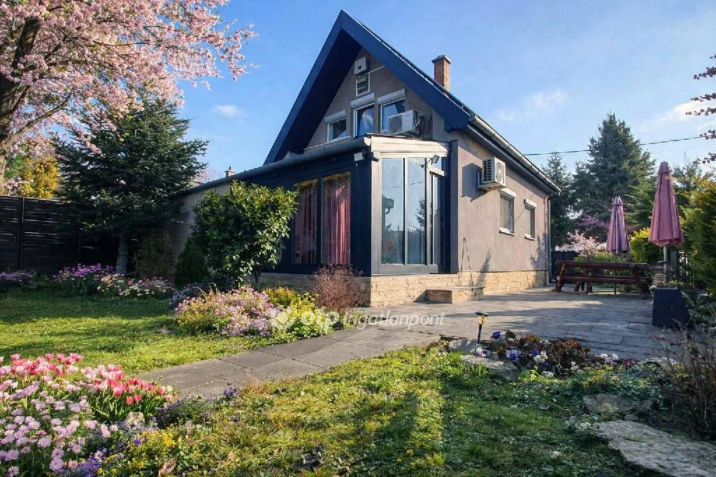 Eladó családi ház, Áporka, Közvetlen vízpart