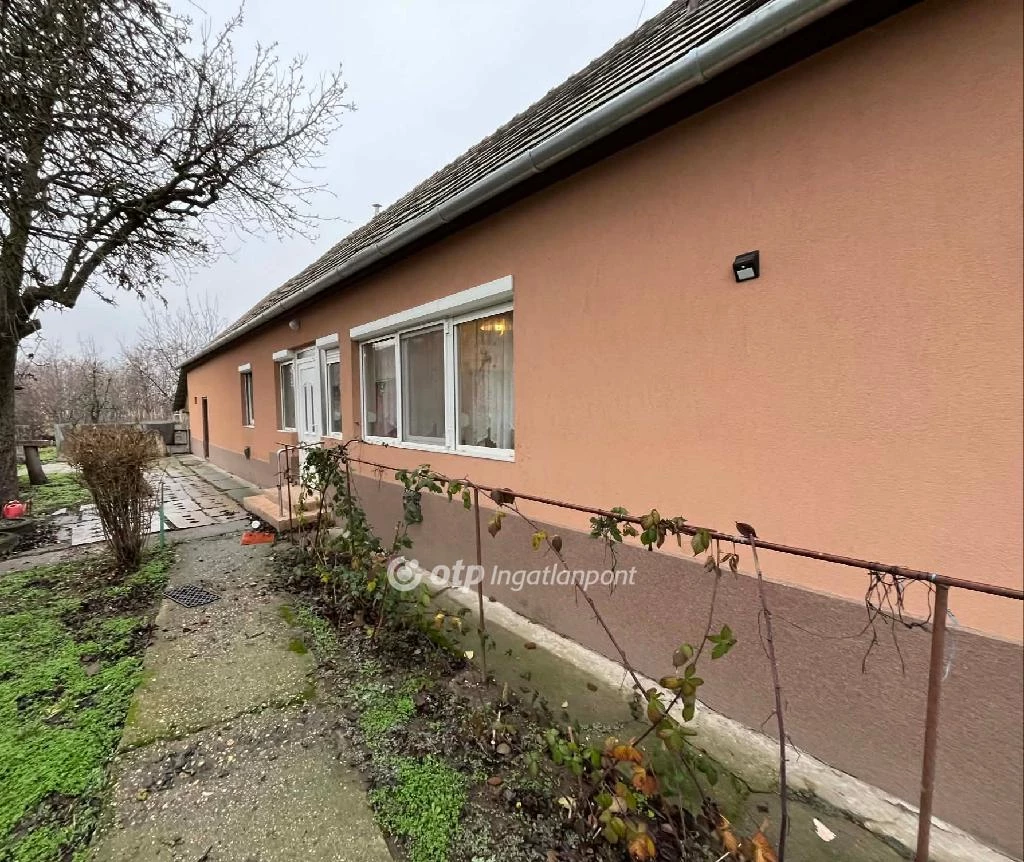 Eladó családi ház, Kunszentmiklós, Központhoz közel