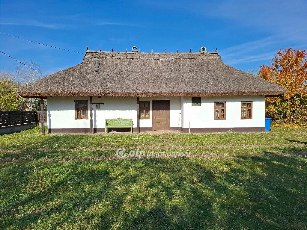 c3-1-name c2-1-name, Ároktő, családi házas