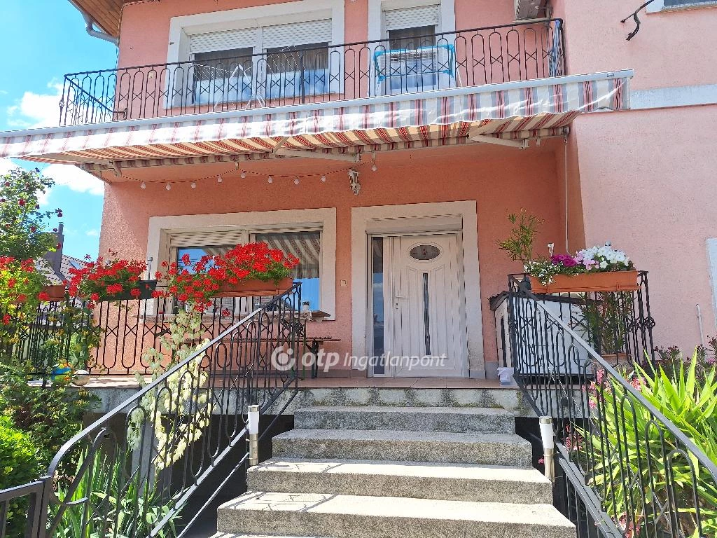 Eladó családi ház, Szigetszentmiklós, Központi