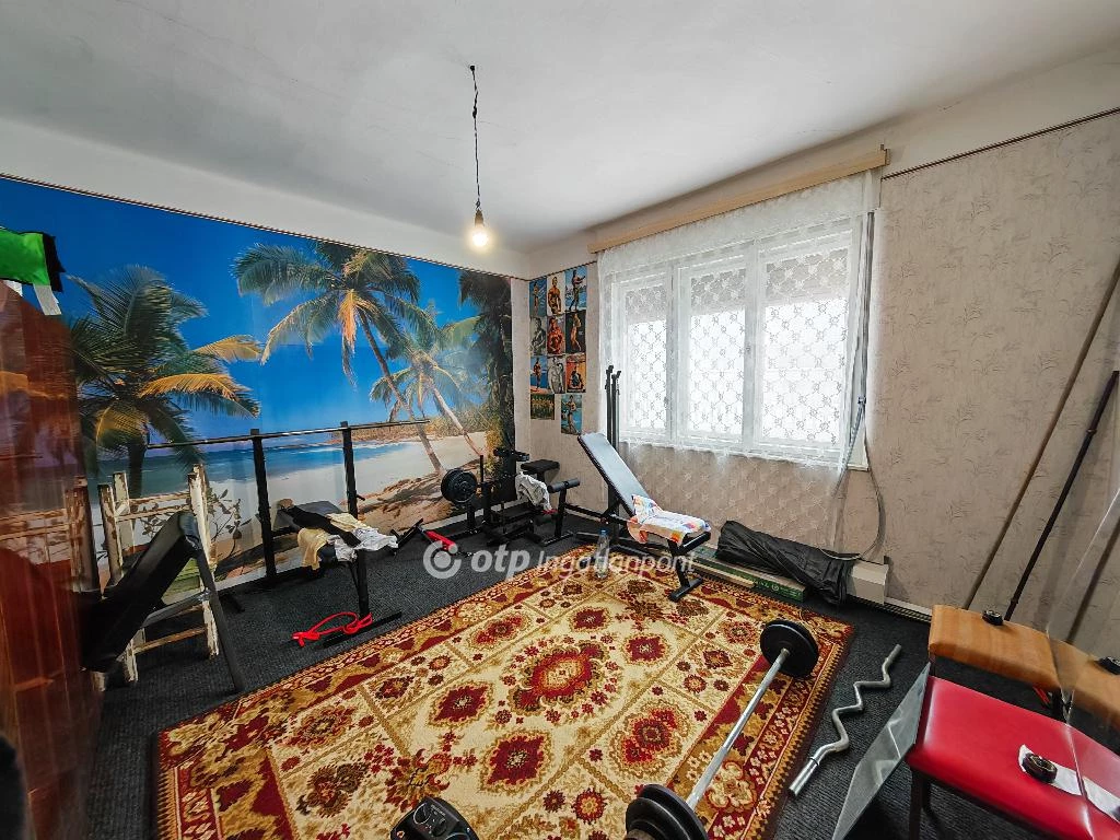 Eladó családi ház, Kiskunlacháza, Fő út közeli