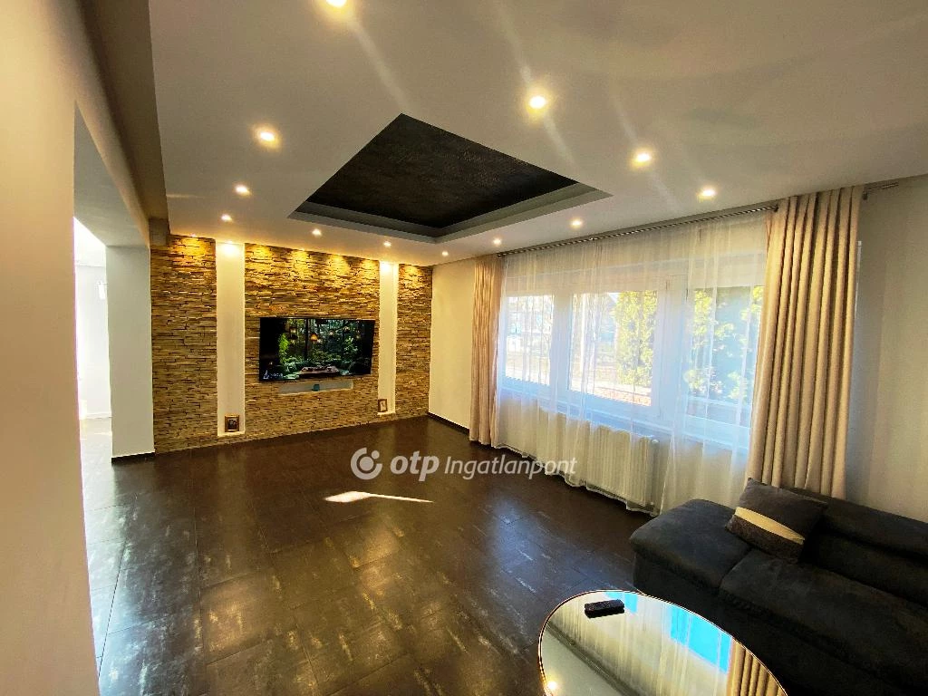 Eladó családi ház, Szigetcsép, Családias