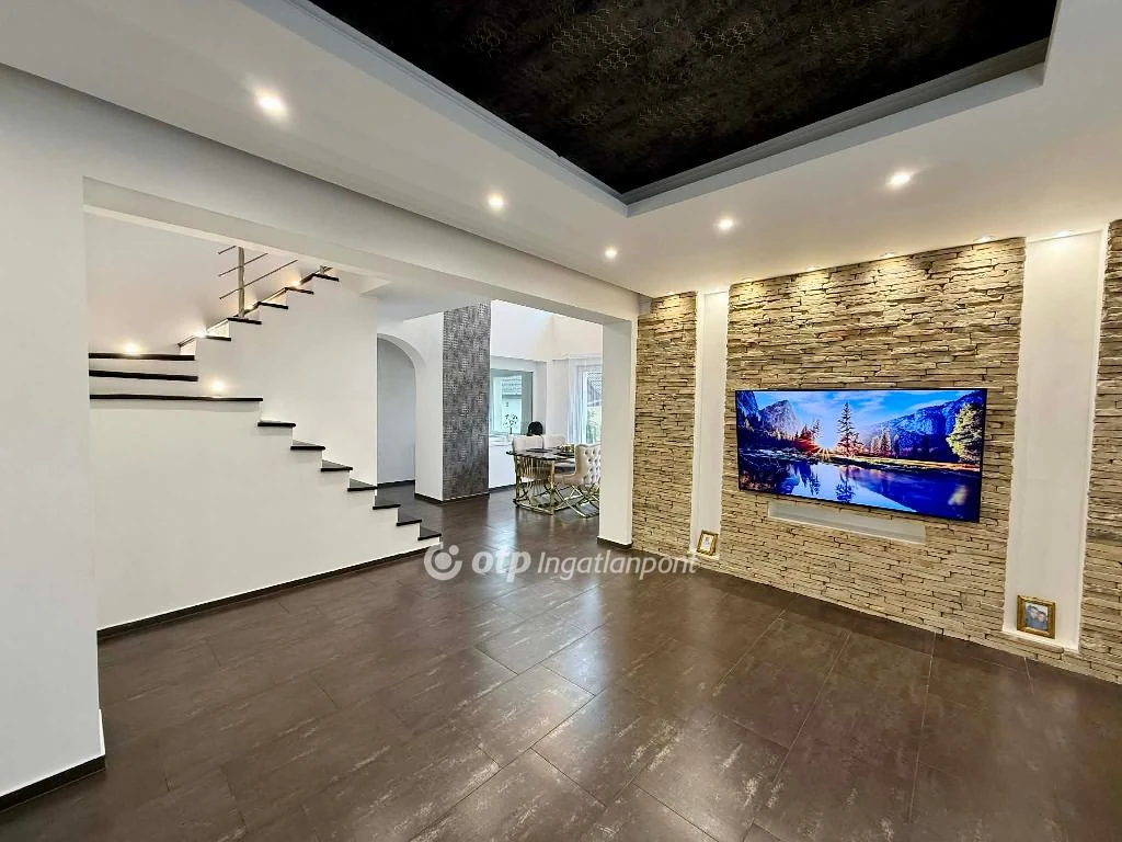 Eladó családi ház, Szigetcsép, Családias