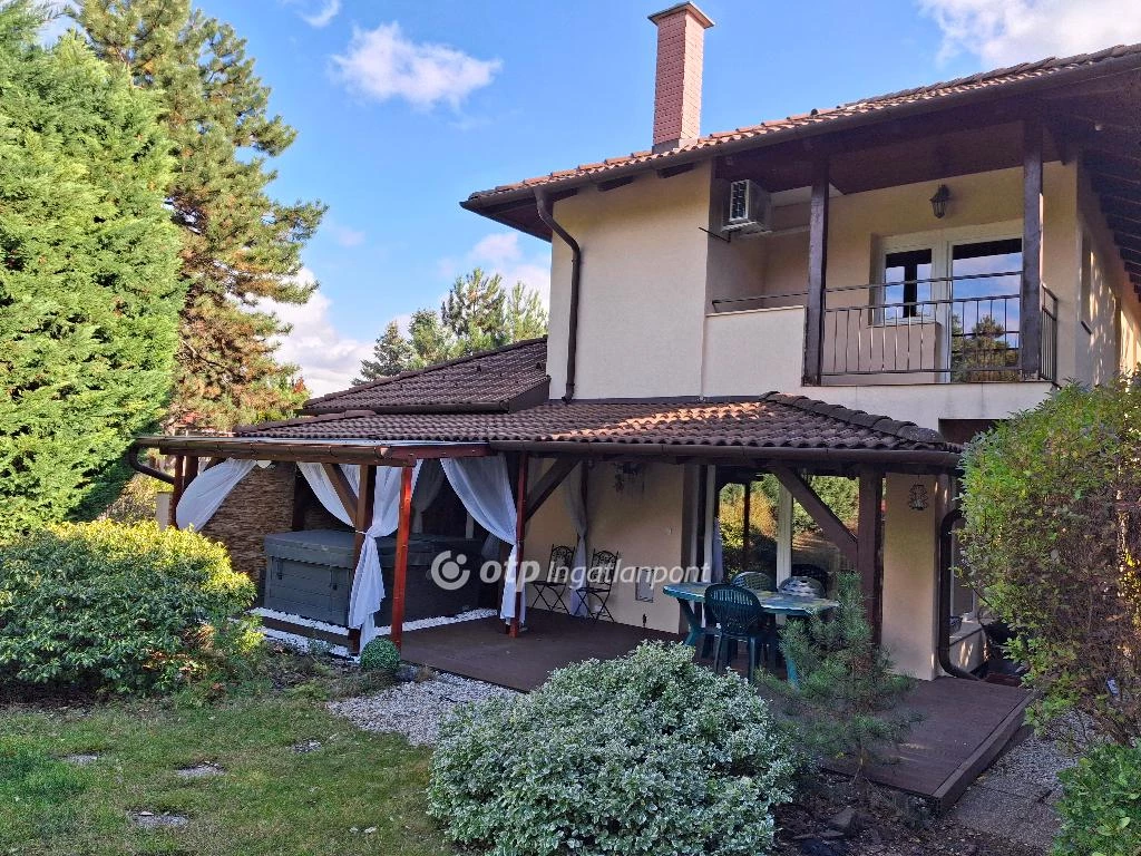 c3-1-name c2-1-name, Érd, Fenyves parkváros