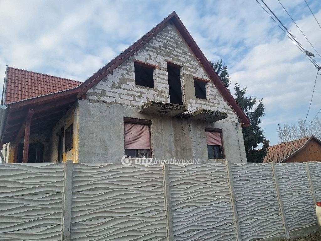 c3-1-name c2-1-name, Tass, Központ