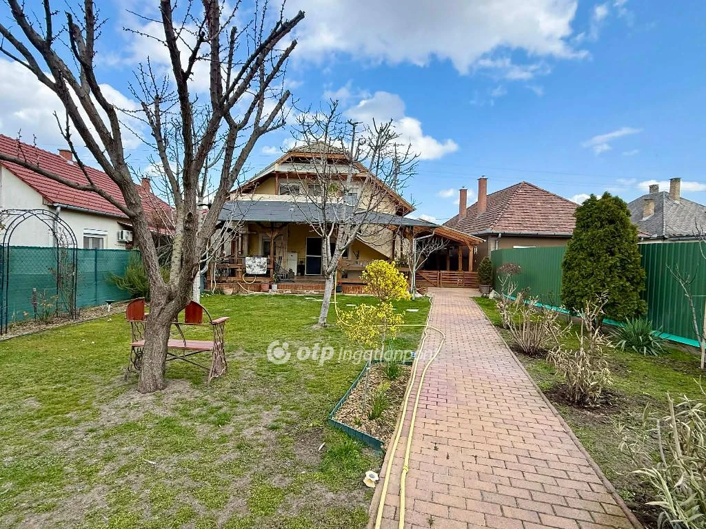 c3-1-name c2-1-name, Szigetszentmiklós, Óváros