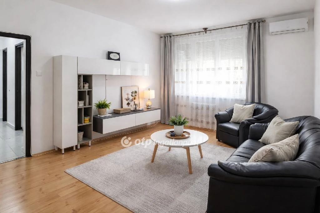 Eladó panellakás, Dunaújváros, Felső Dunapart