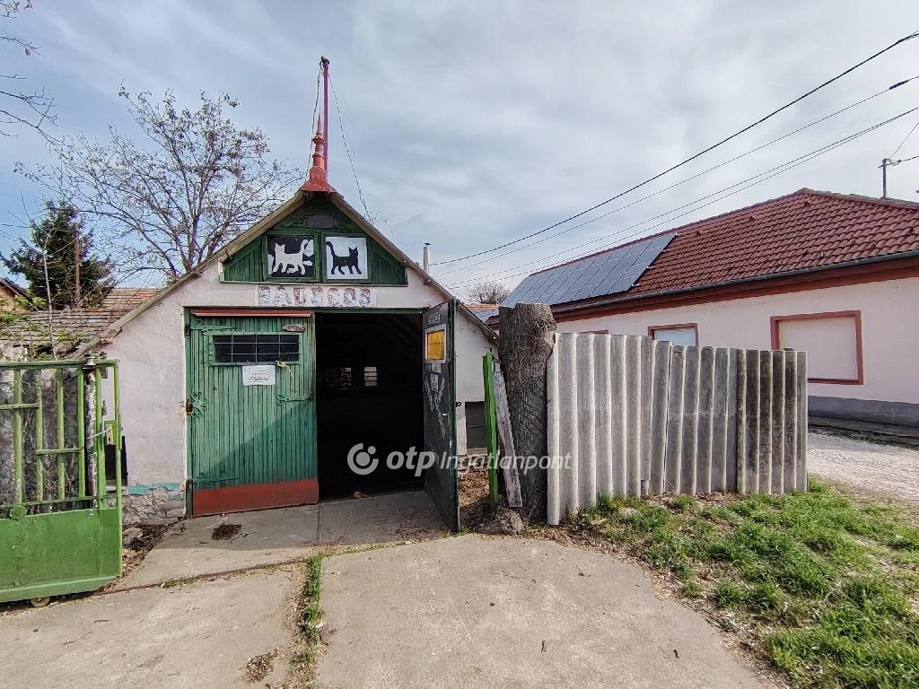 Eladó műhely, Dömsöd, Központi