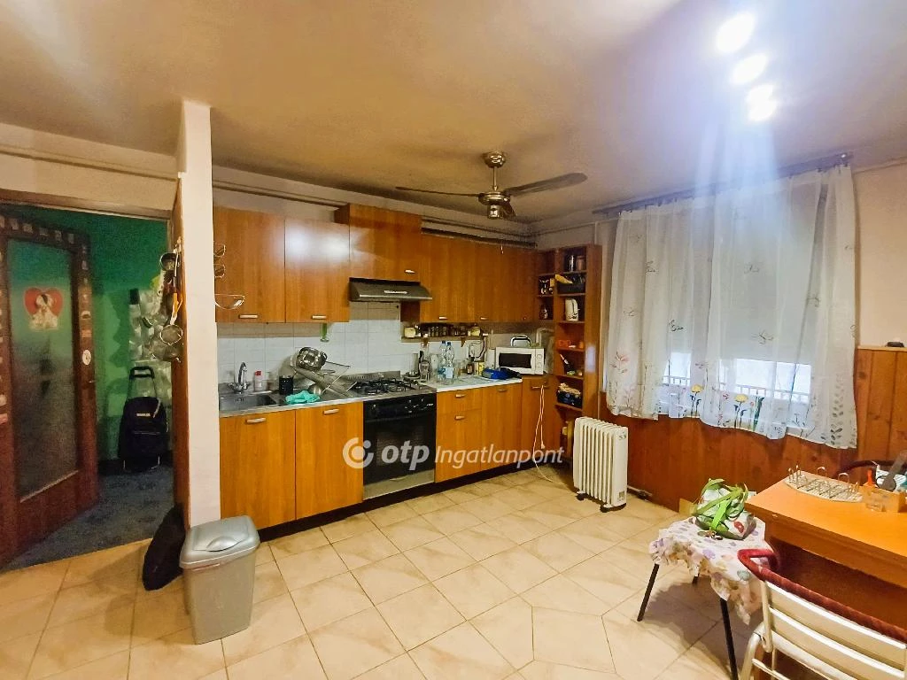 Eladó téglalakás, Tököl, Tököl