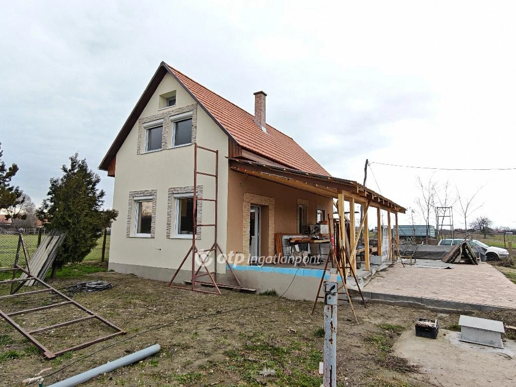 Eladó családi ház, Dömsöd, Falu széle