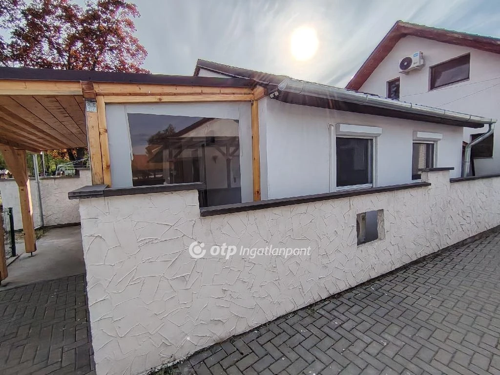 Eladó sorház, Dömsöd, Vízparti