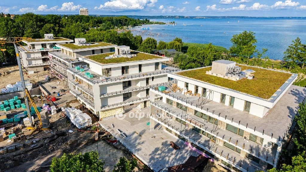 Eladó téglalakás, Balatonalmádi, Üdülőövezet
