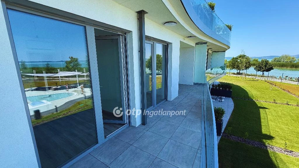 Eladó panellakás, Balatonszemes, Kikötő