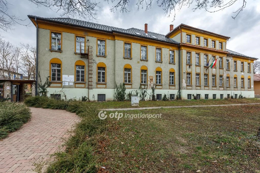 For sale office, office block, Balatonfűzfő, Fűzfőgyártelep