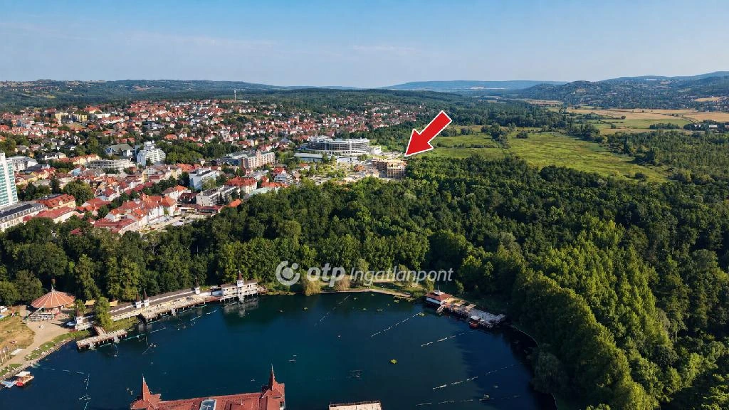 c3-1-name c2-19-name, Hévíz, Központ