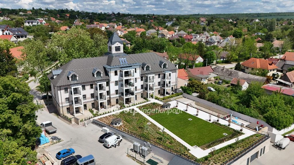 Eladó téglalakás, Balatonkenese, Központi