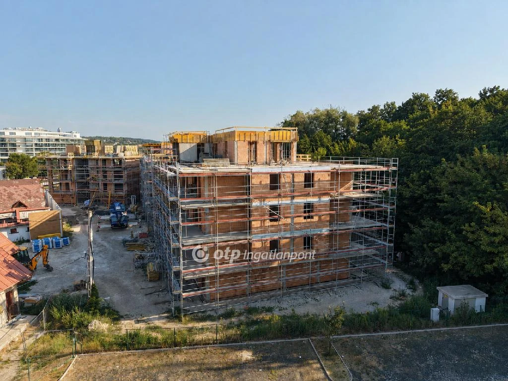 Eladó téglalakás, Hévíz, Központ