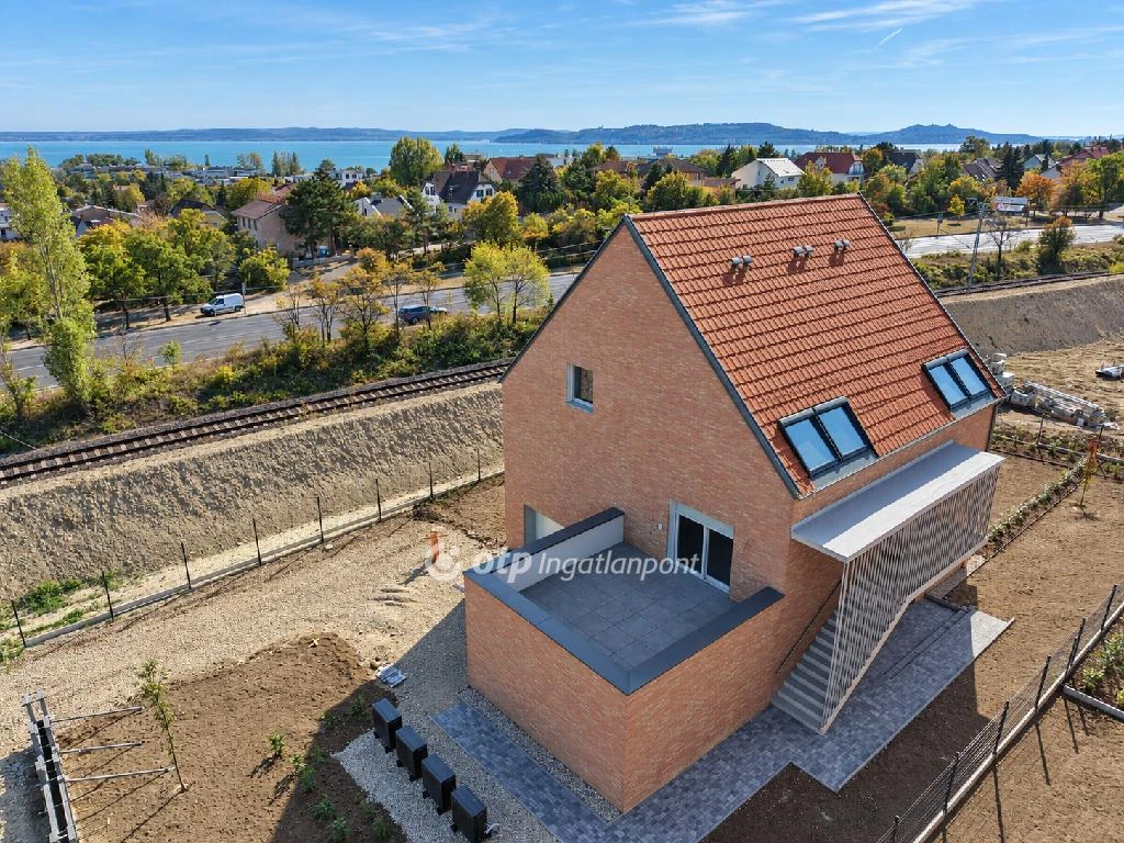 c3-1-name c2-19-name, Balatonfüred, Arács