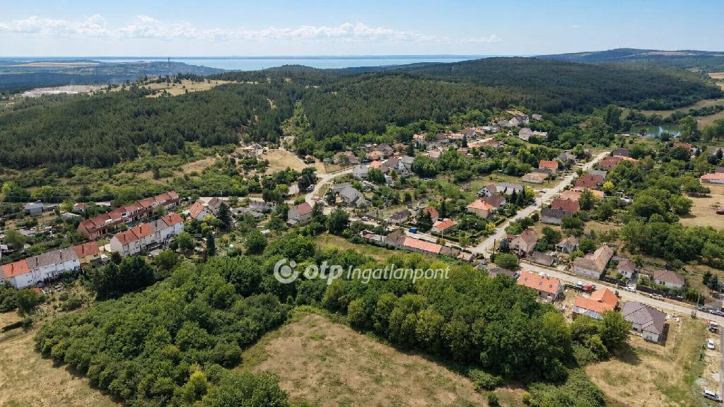 Eladó építési telek, Litér, Központ