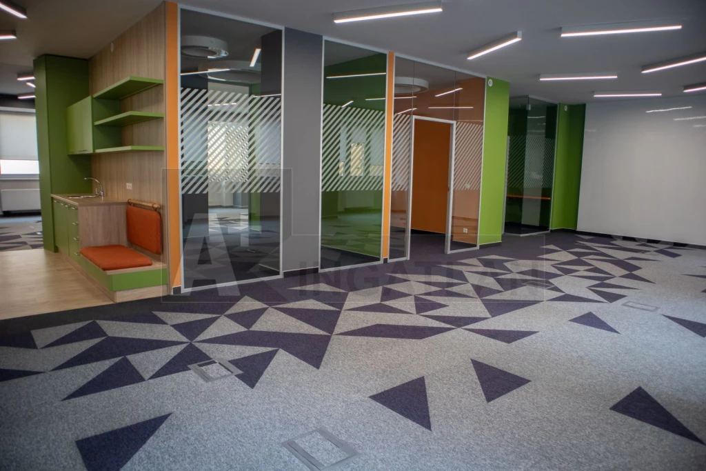 Kiadó belvárosi, modern iroda!