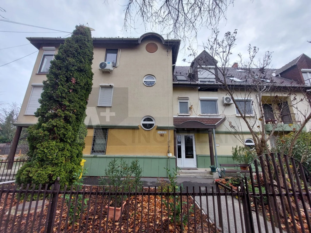 Eladó 2 szobás lakás bővítési lehetőséggel a Fő fasoron!