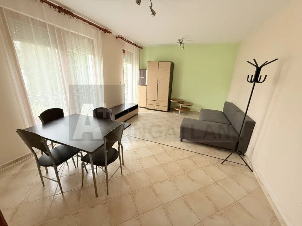 Szeged Újszeged , kertkapcsolatos lakás eladó !