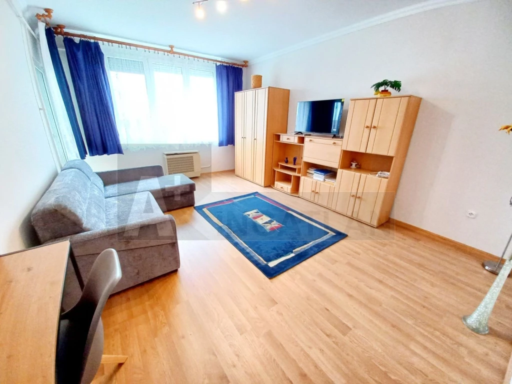 Erkélyes, 2 szobás lakás Alsóvároson!