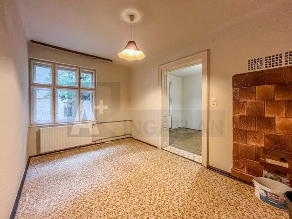 Bútorozatlan lakás kiadó